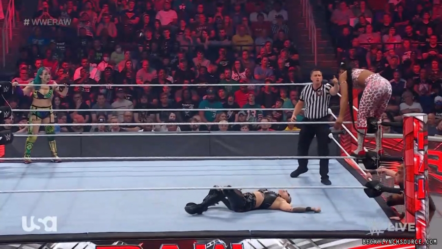 beckyraw20220502_00_15_58_15_Still930.jpg