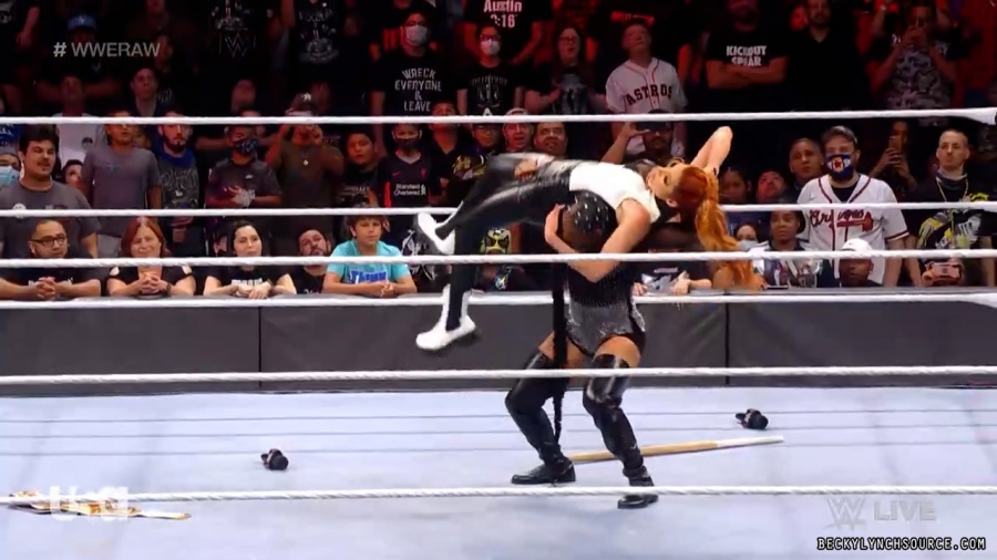 beckyraw20211025_00_10_33_15_Still885.jpg