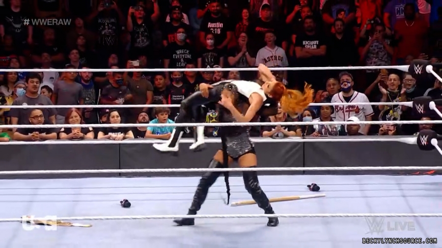 beckyraw20211025_00_10_34_15_Still887.jpg