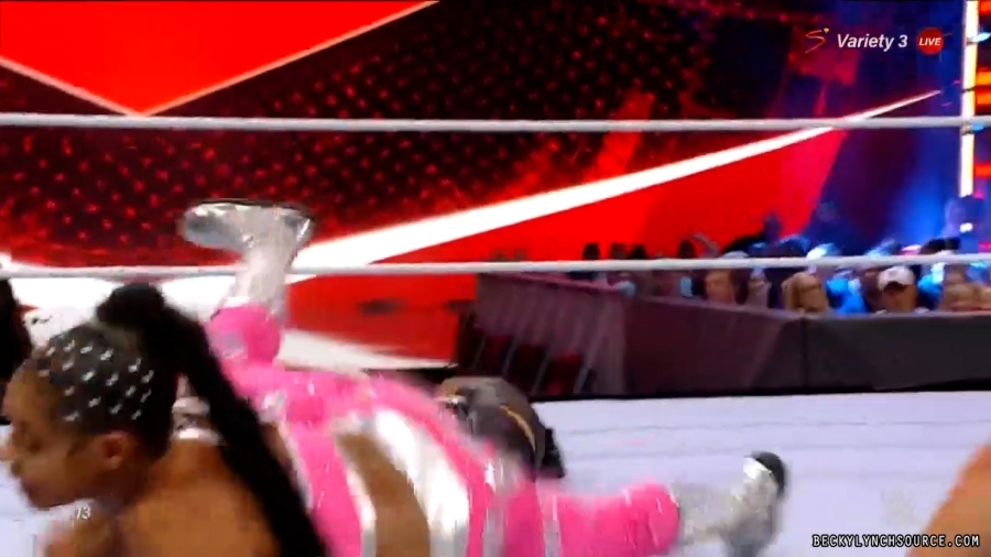 beckyraw20211101_00_14_41_15_Still1204.jpg