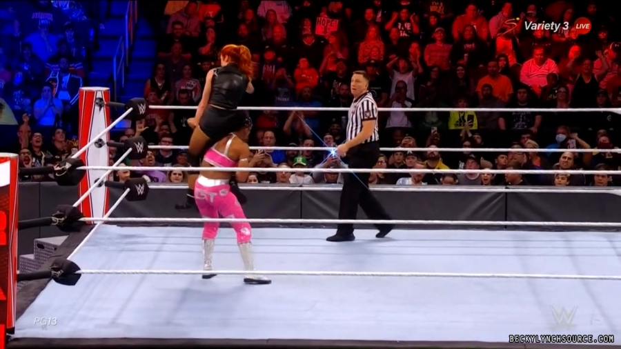 beckyraw20211101_00_15_50_15_Still1334.jpg