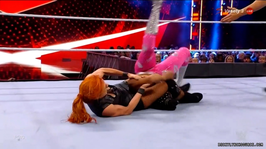 beckyraw20211101_00_16_12_15_Still1374.jpg