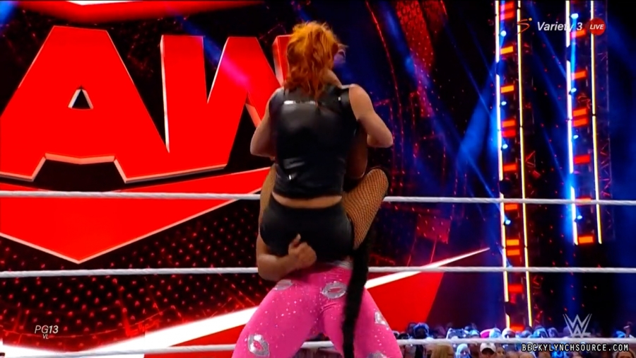 beckyraw20211101_00_16_27_15_Still1404.jpg