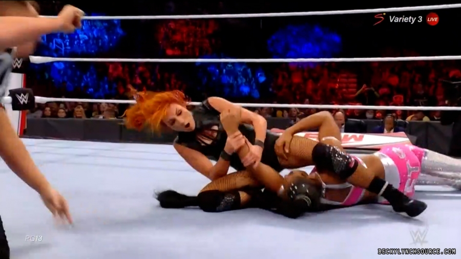 beckyraw20211101_00_16_39_00_Still1427.jpg
