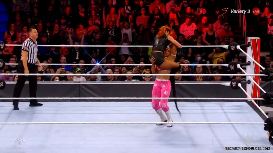 beckyraw20211101_00_16_46_15_Still1442.jpg