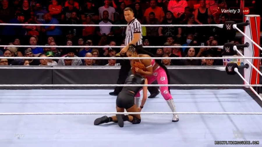 beckyraw20211101_00_17_26_15_Still1512.jpg