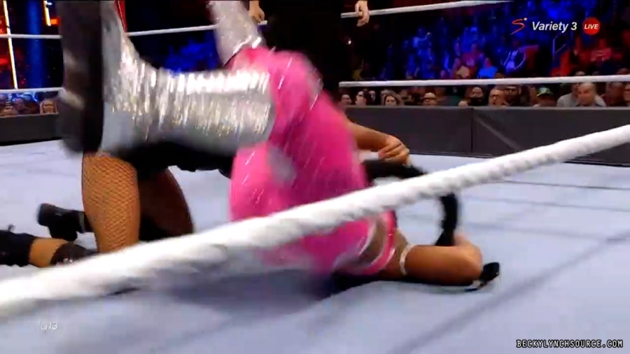 beckyraw20211101_00_18_22_15_Still1614.jpg