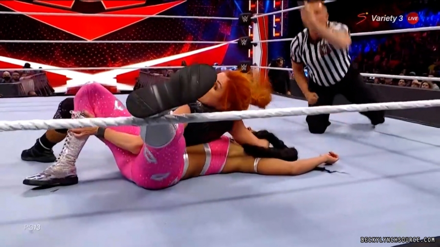 beckyraw20211101_00_18_26_15_Still1622.jpg