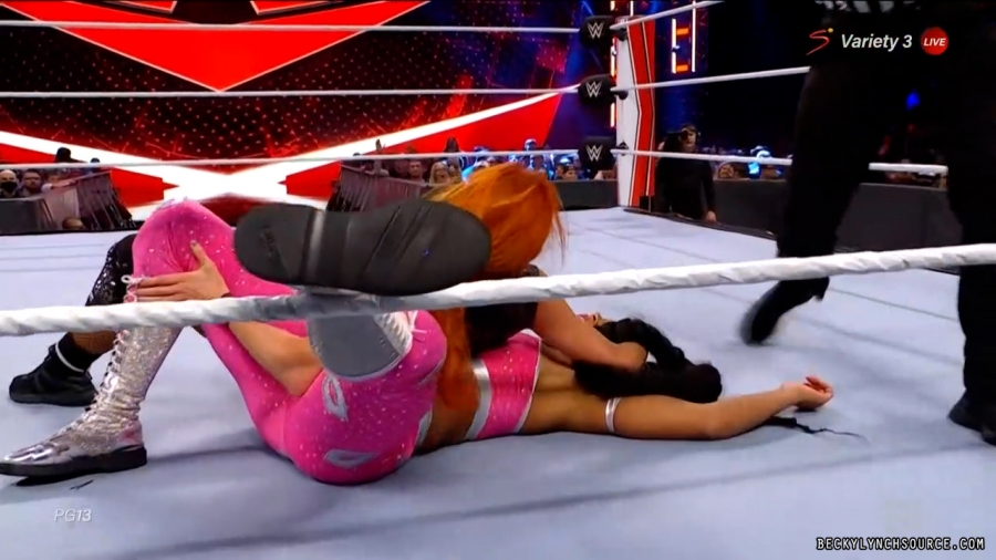 beckyraw20211101_00_18_27_15_Still1624.jpg