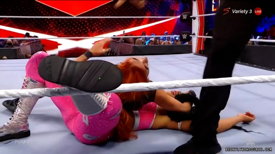 beckyraw20211101_00_18_28_00_Still1625.jpg