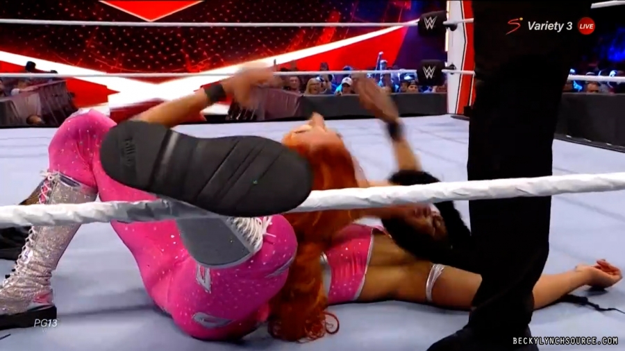 beckyraw20211101_00_18_28_15_Still1626.jpg