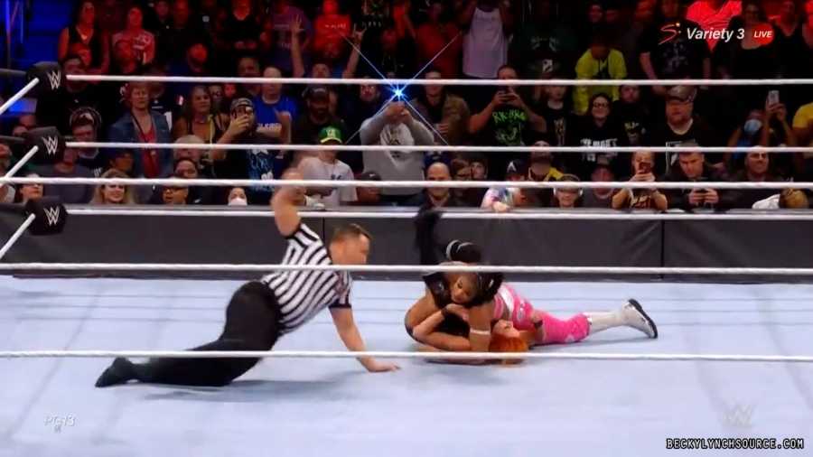 beckyraw20211101_00_19_24_00_Still1736.jpg