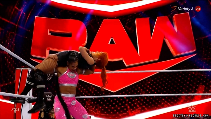 beckyraw20211101_00_20_28_15_Still1829.jpg