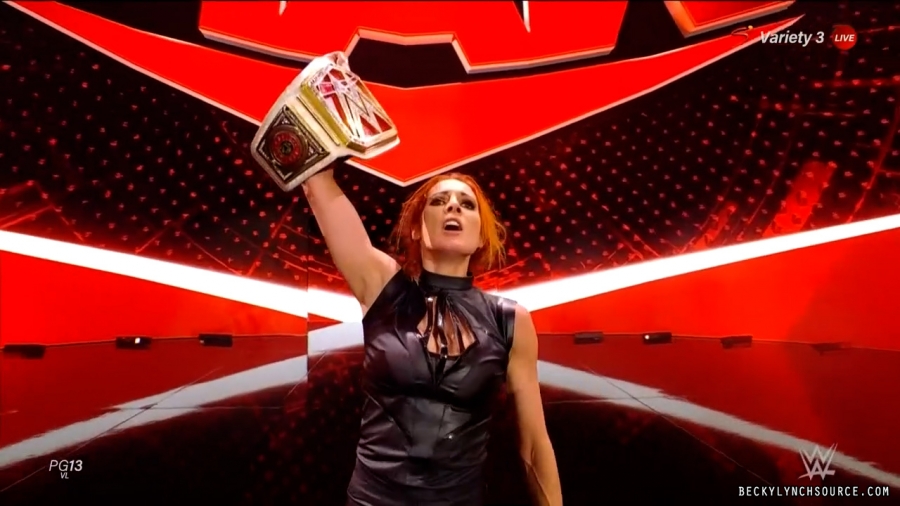 beckyraw20211101_00_22_21_15_Still1982.jpg