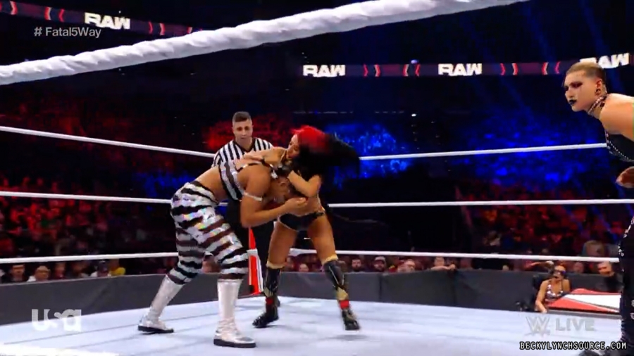 beckyraw20211108_00_10_51_15_Still332.jpg