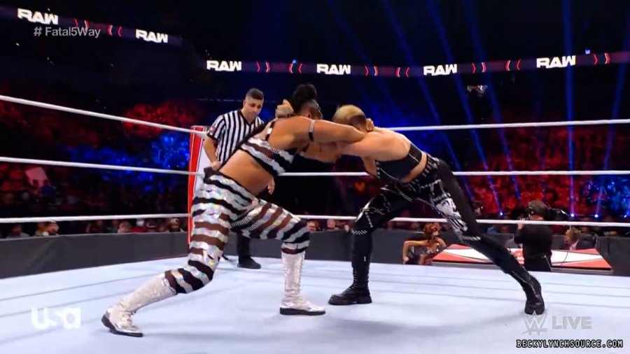 beckyraw20211108_00_11_59_15_Still361.jpg
