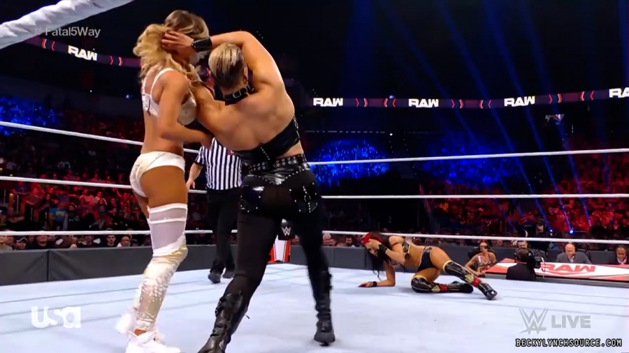 beckyraw20211108_00_12_46_15_Still384.jpg