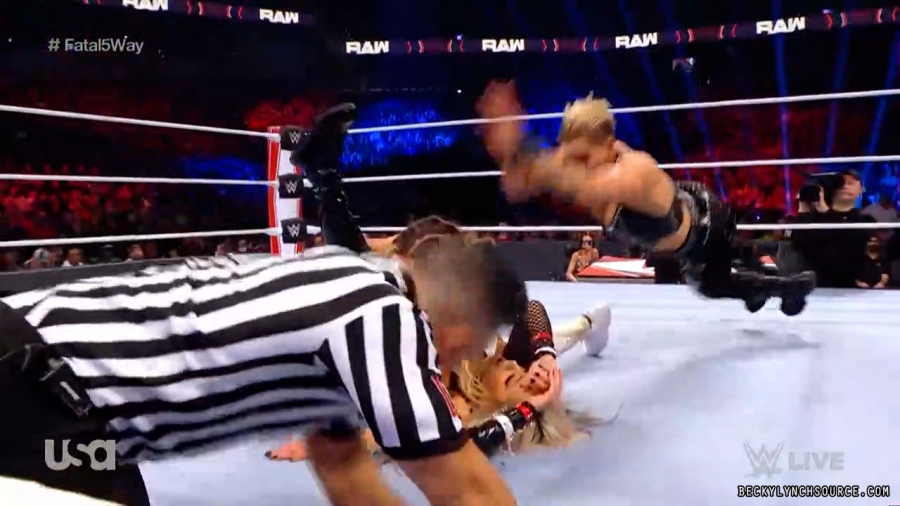 beckyraw20211108_00_18_00_15_Still452.jpg