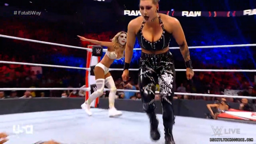 beckyraw20211108_00_20_00_15_Still493.jpg