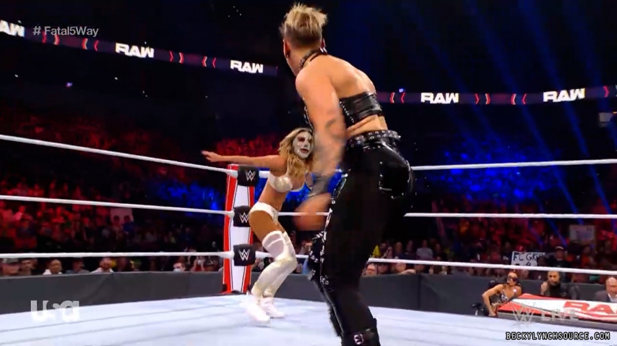 beckyraw20211108_00_20_01_15_Still495.jpg