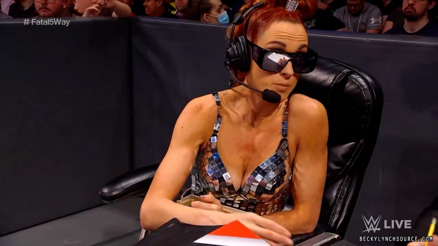 beckyraw20211108_00_20_33_15_Still512.jpg