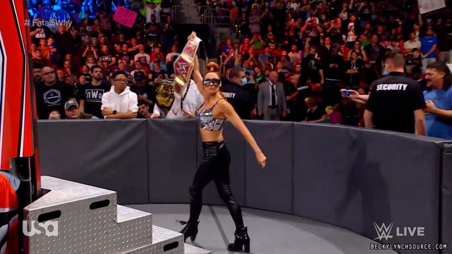 beckyraw20211108_00_25_05_15_Still660.jpg
