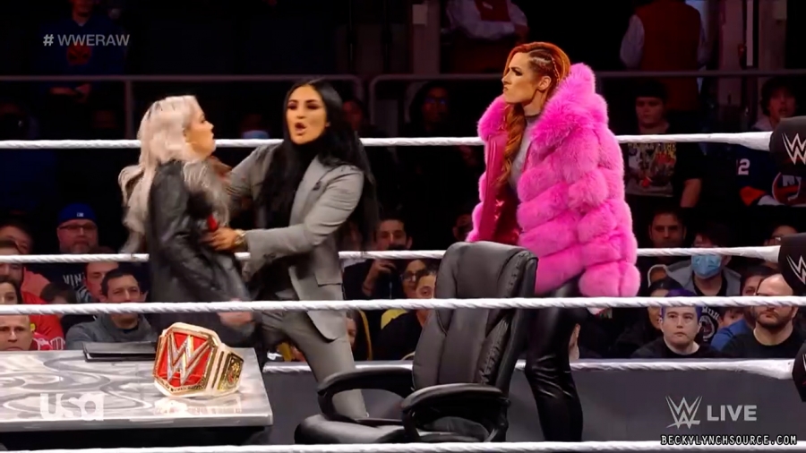 beckyraw20211129_00_09_49_15_Still601.jpg