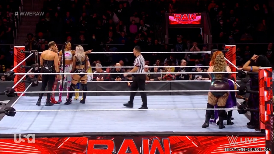 beckyraw20211129_00_12_57_15_Still869.jpg