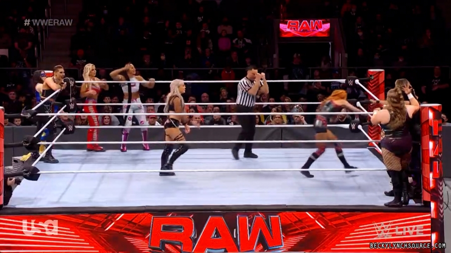 beckyraw20211129_00_13_38_15_Still924.jpg