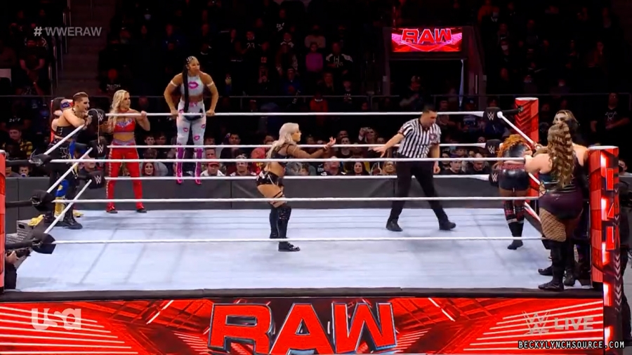 beckyraw20211129_00_13_39_15_Still926.jpg