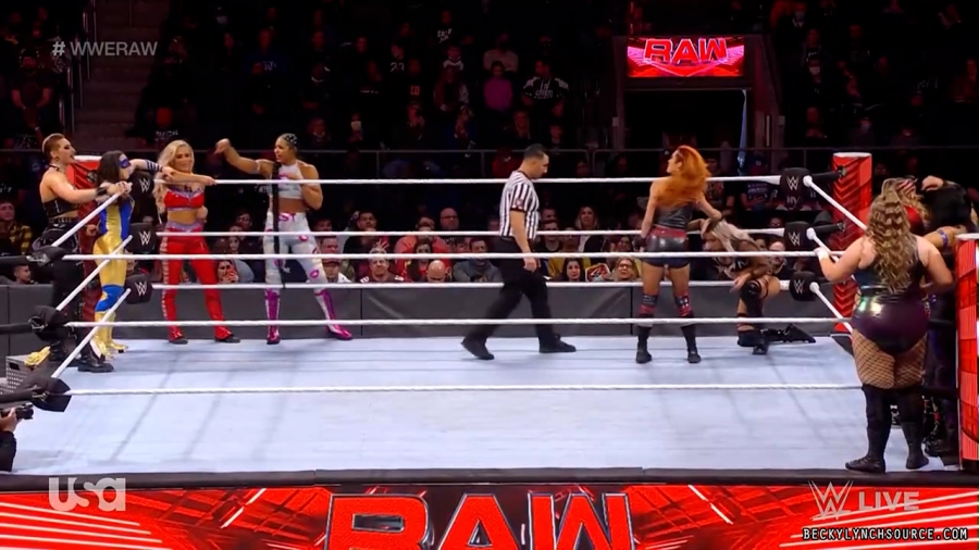 beckyraw20211129_00_14_09_15_Still984.jpg