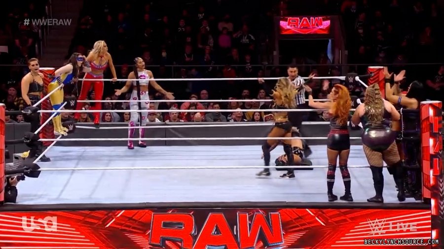 beckyraw20211129_00_14_36_15_Still1011.jpg