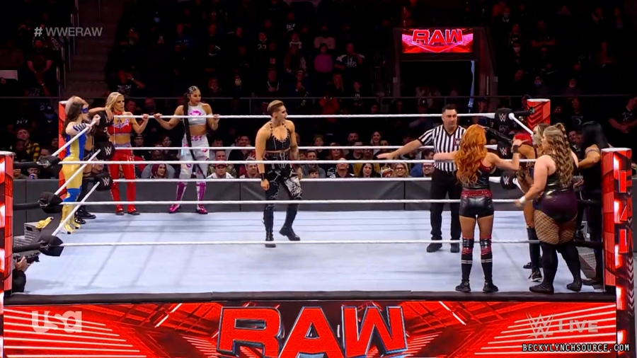 beckyraw20211129_00_14_58_15_Still1042.jpg