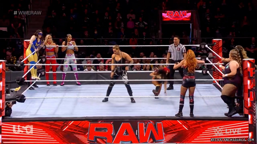 beckyraw20211129_00_15_11_15_Still1050.jpg
