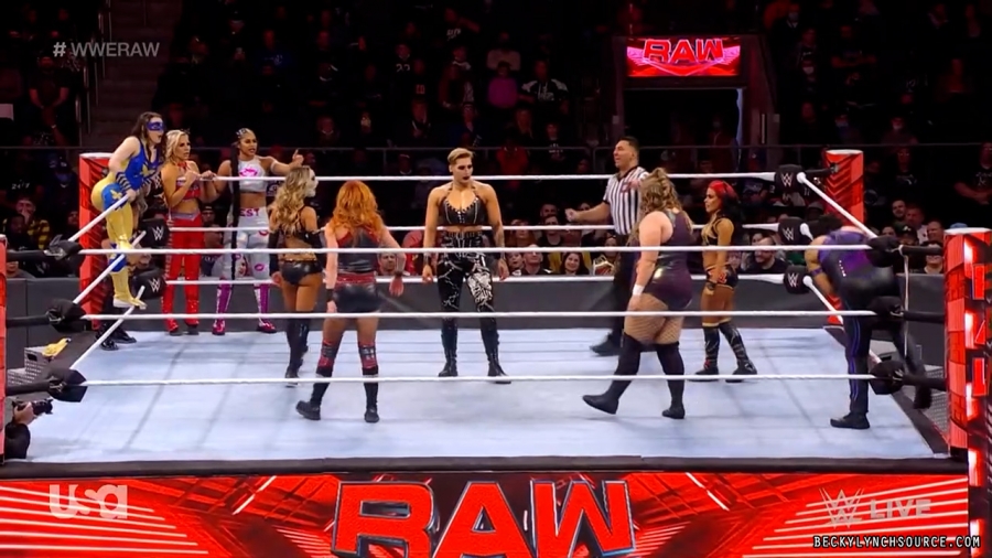beckyraw20211129_00_15_25_15_Still1069.jpg