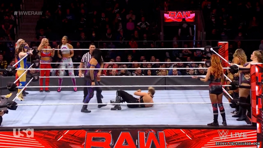 beckyraw20211129_00_15_59_00_Still1114.jpg