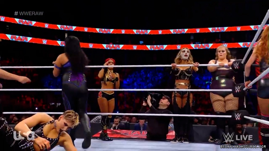 beckyraw20211129_00_16_02_15_Still1115.jpg