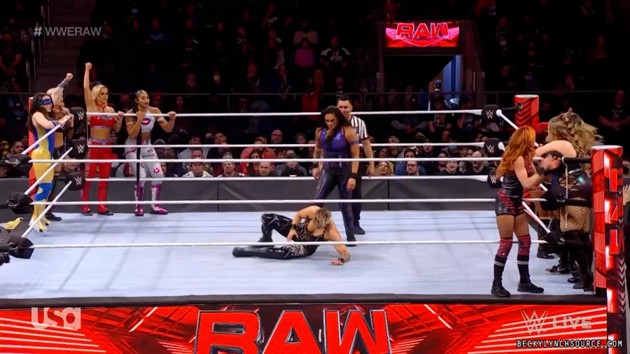 beckyraw20211129_00_16_05_15_Still1118.jpg