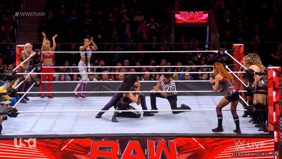 beckyraw20211129_00_16_13_15_Still1126.jpg