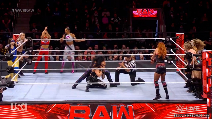 beckyraw20211129_00_16_16_00_Still1127.jpg
