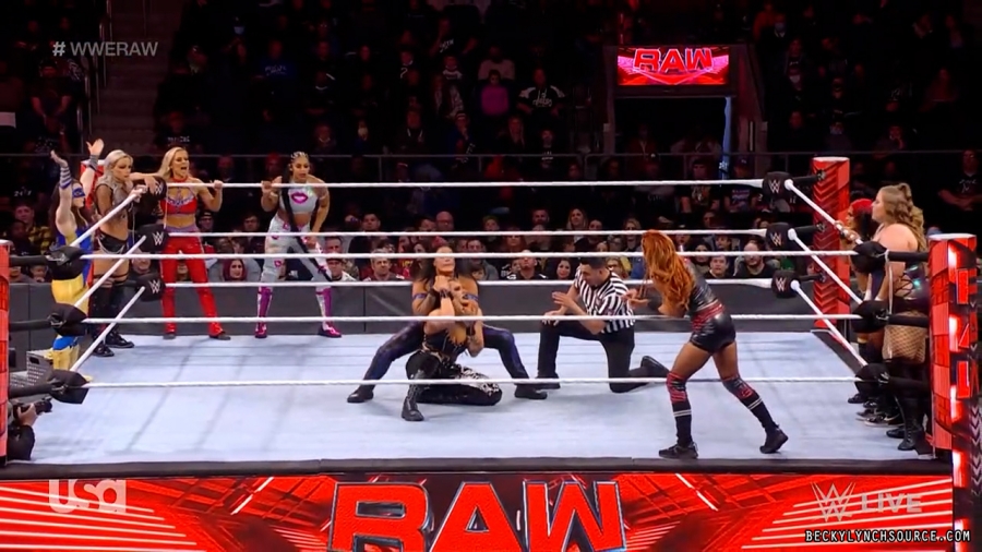 beckyraw20211129_00_16_17_15_Still1130.jpg
