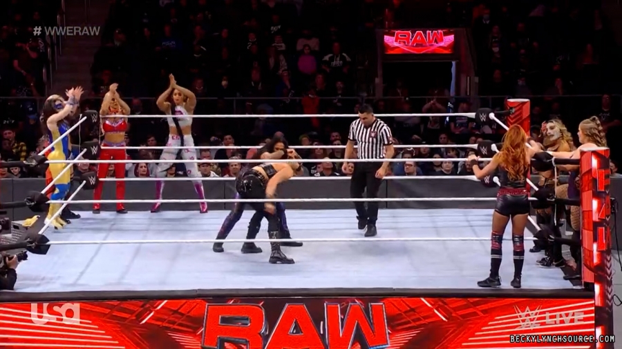beckyraw20211129_00_16_25_15_Still1134.jpg
