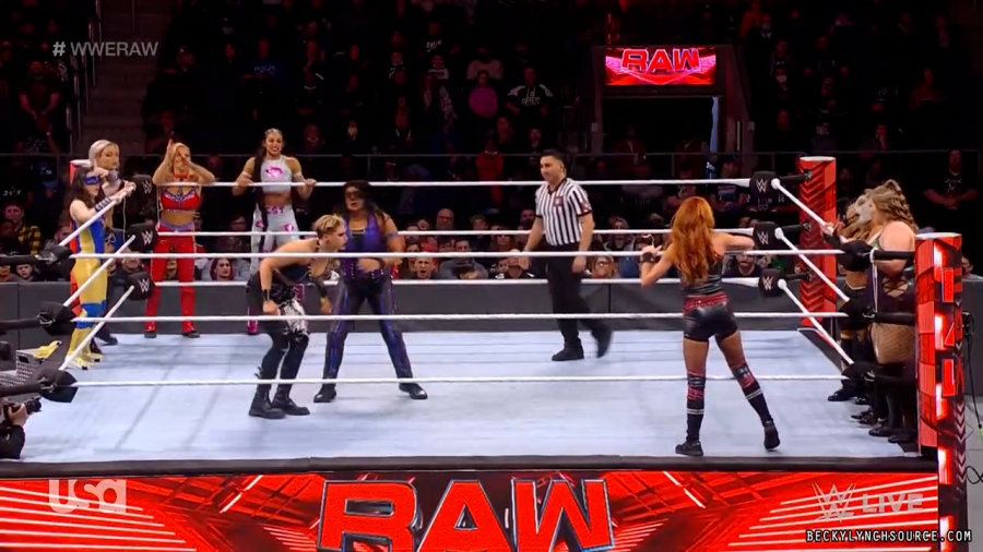 beckyraw20211129_00_16_28_00_Still1137.jpg