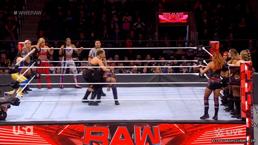 beckyraw20211129_00_16_29_15_Still1140.jpg
