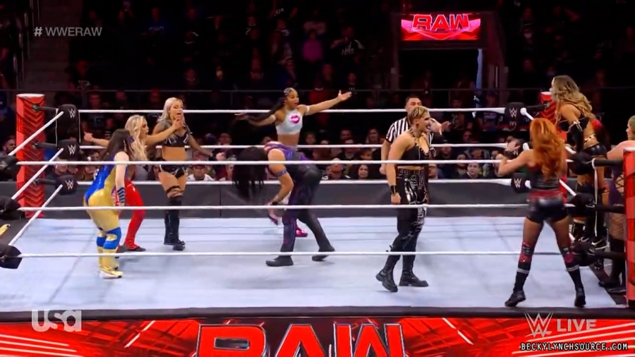 beckyraw20211129_00_16_50_00_Still1151.jpg
