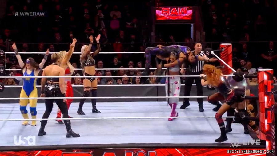 beckyraw20211129_00_17_04_15_Still1175.jpg