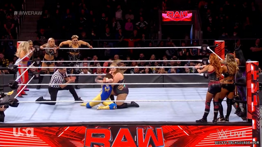 beckyraw20211129_00_17_55_15_Still1231.jpg