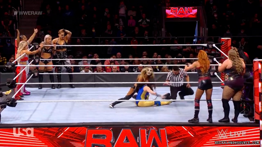 beckyraw20211129_00_19_52_15_Still1370.jpg