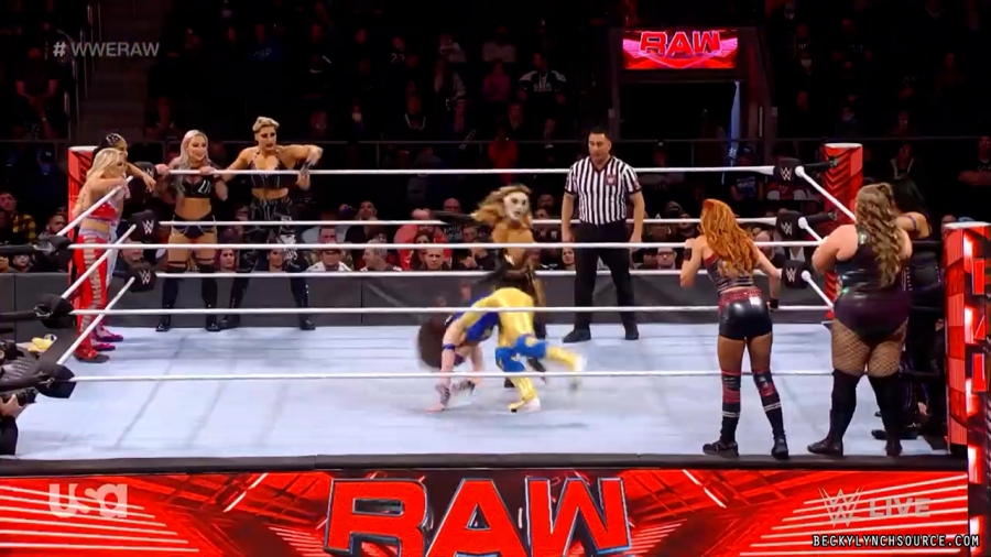 beckyraw20211129_00_20_10_15_Still1382.jpg