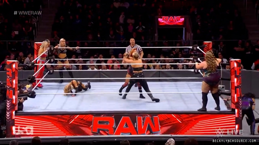 beckyraw20211129_00_20_42_15_Still1397.jpg